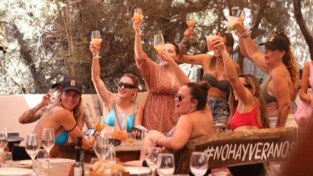 Beso Beach Formentera – Barefoot Lunch & Beach Party