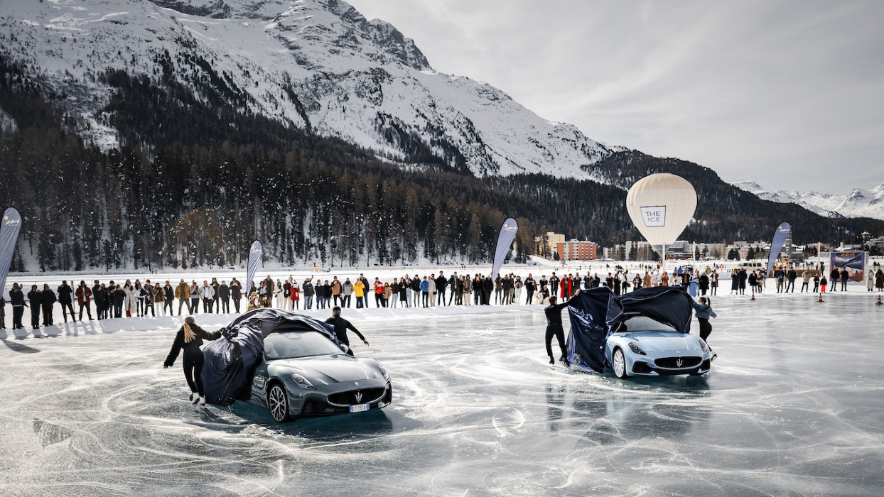 THE ICE – Classic Cars Gliding on the Frozen Lake